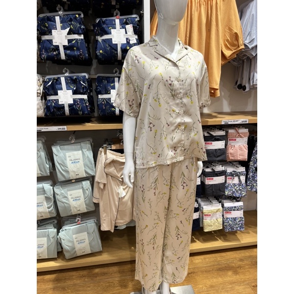 SALE‼️ UNIQLO PIYAMA SATIN LENGAN PENDEK