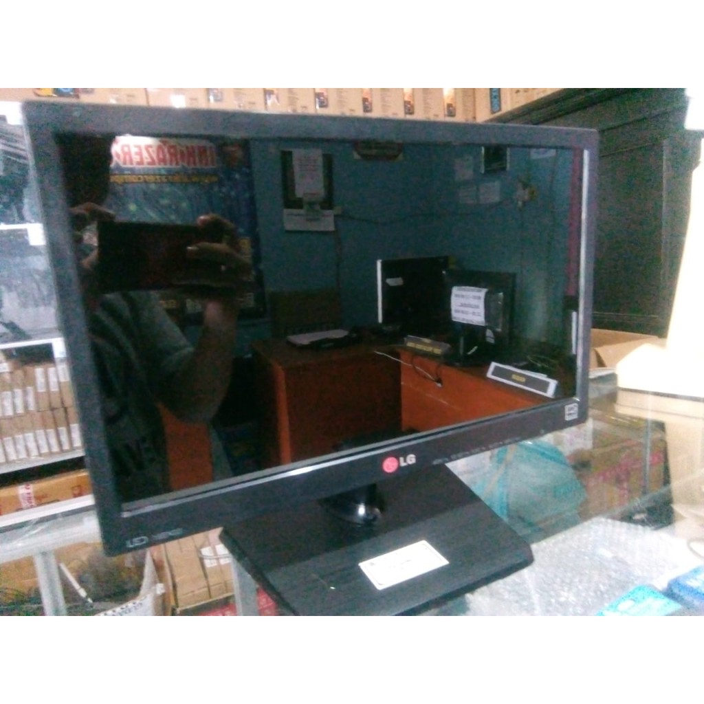 Monitor LED 16inch wide LG