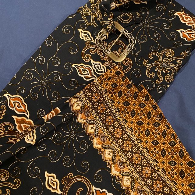 [PRELOVED] Rok lilit wrap kain batik sogan