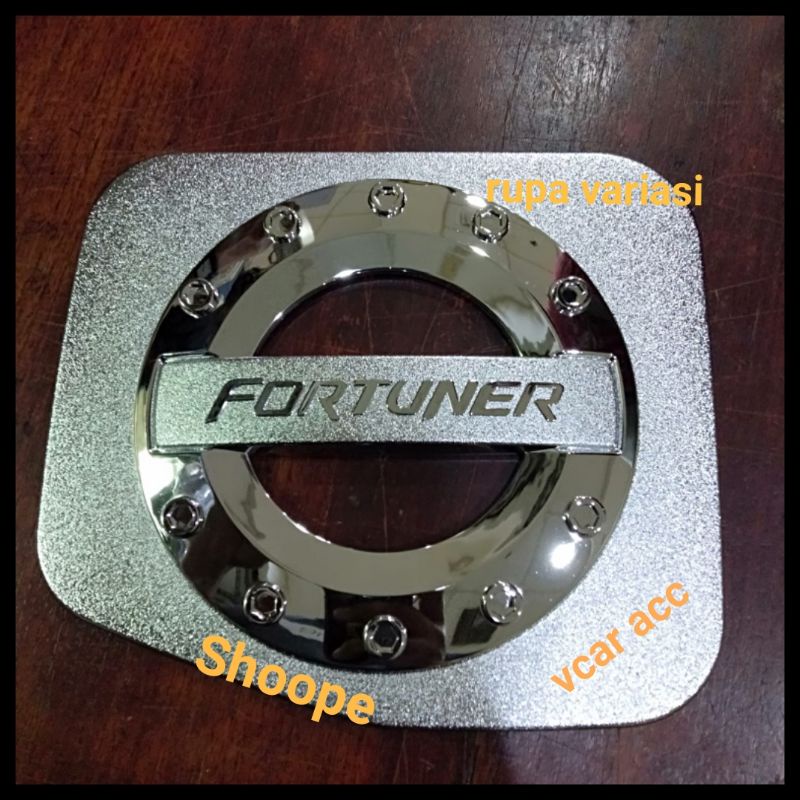 tutup bensin tanc cover mobil toyota fortuner lama 2004 sampai 2015 hitam doff / chrome crome tempel 2014 2013 2012 2011 2010 2009 2008 2007 2006 2005