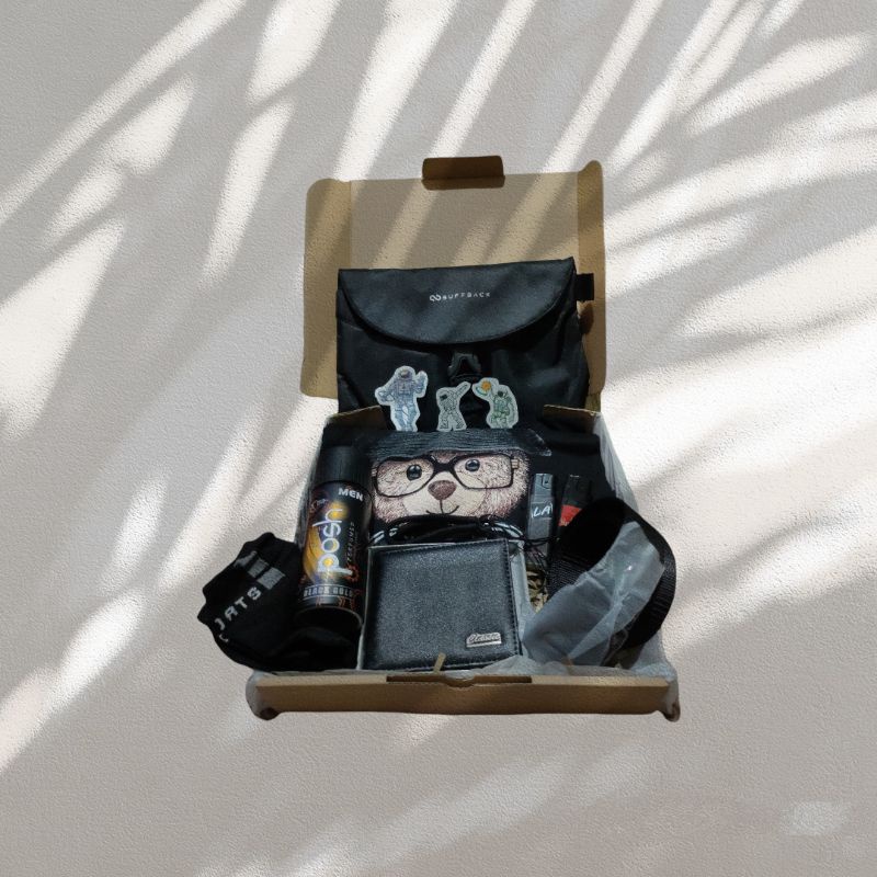 

Hampers cowo/Hampers ulang tahun/kado ulang tahun cowo atau pasangan /Gift box/kado baju/kotakkadocowo