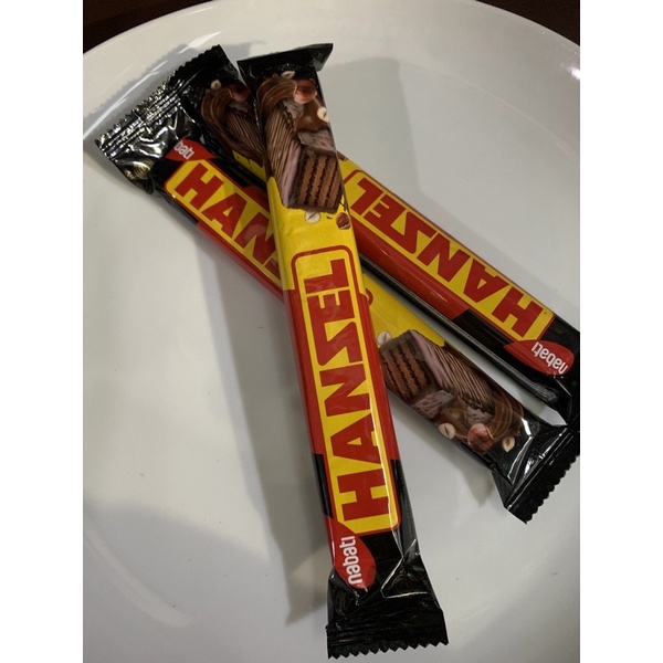 

Hanzel Nabati Wafer Salut Cokelat paduan Hazelnut cream wafer with choco compound