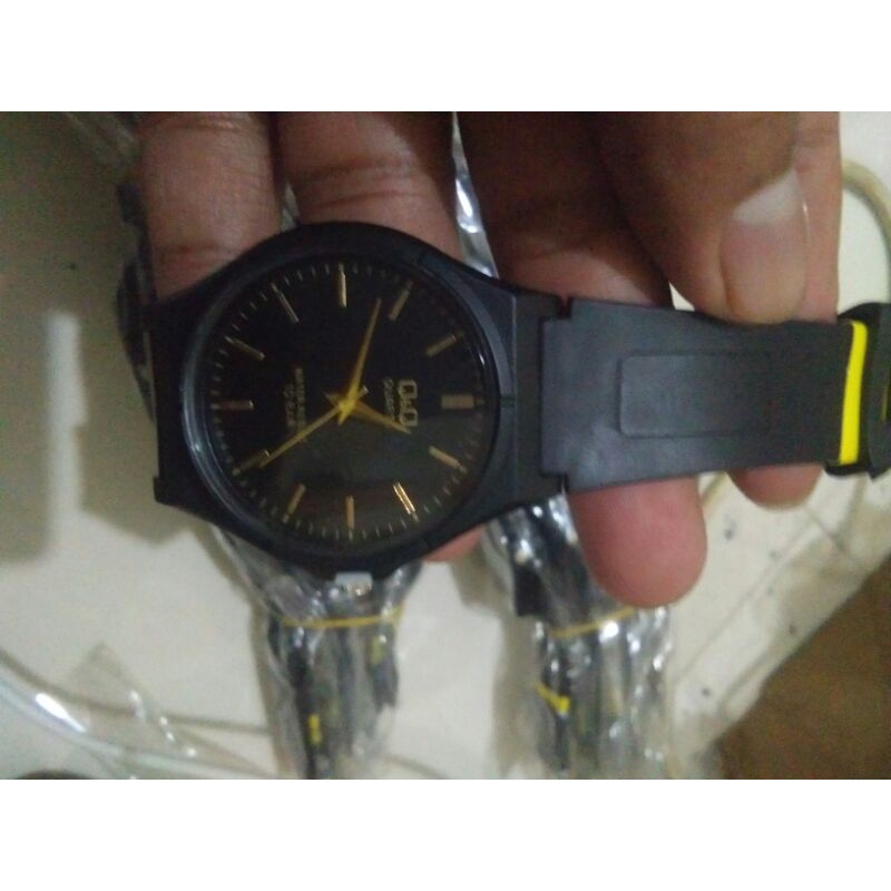 Jam tangan Wanita Q&amp;Q Cantik murah