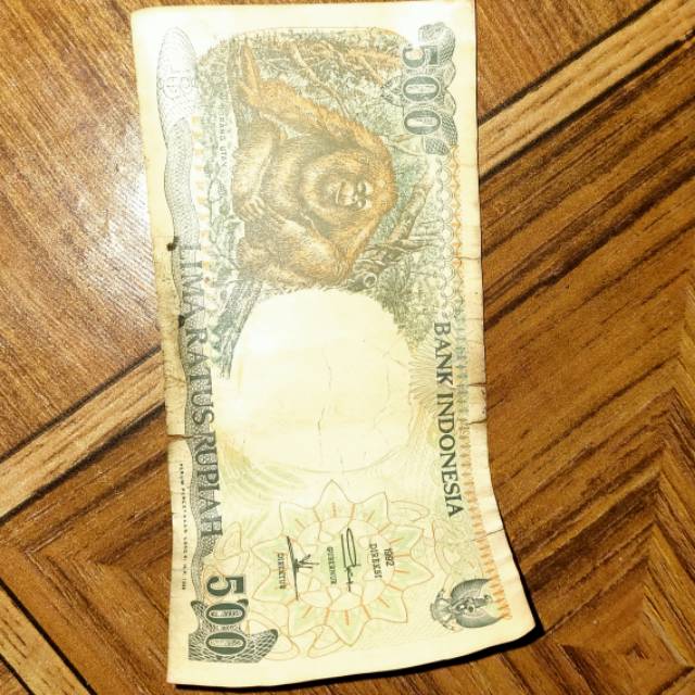 Uang kuno Rp.100 dan uang kuno Rp.500