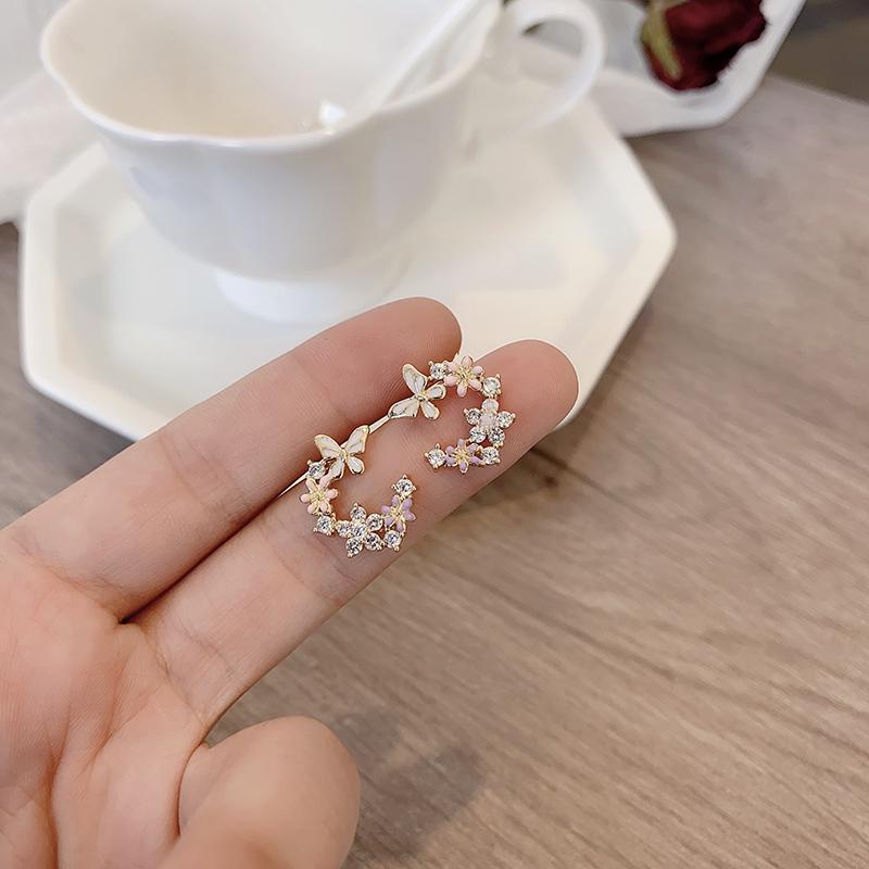 Anting Tusuk Bentuk C Desain Bunga Hias Zircon Gaya Korea / Sexy / Trendy Untuk Wanita