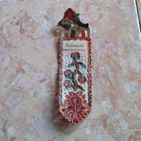 

Hadir Pembatas Buku Wayang Kulit Limited