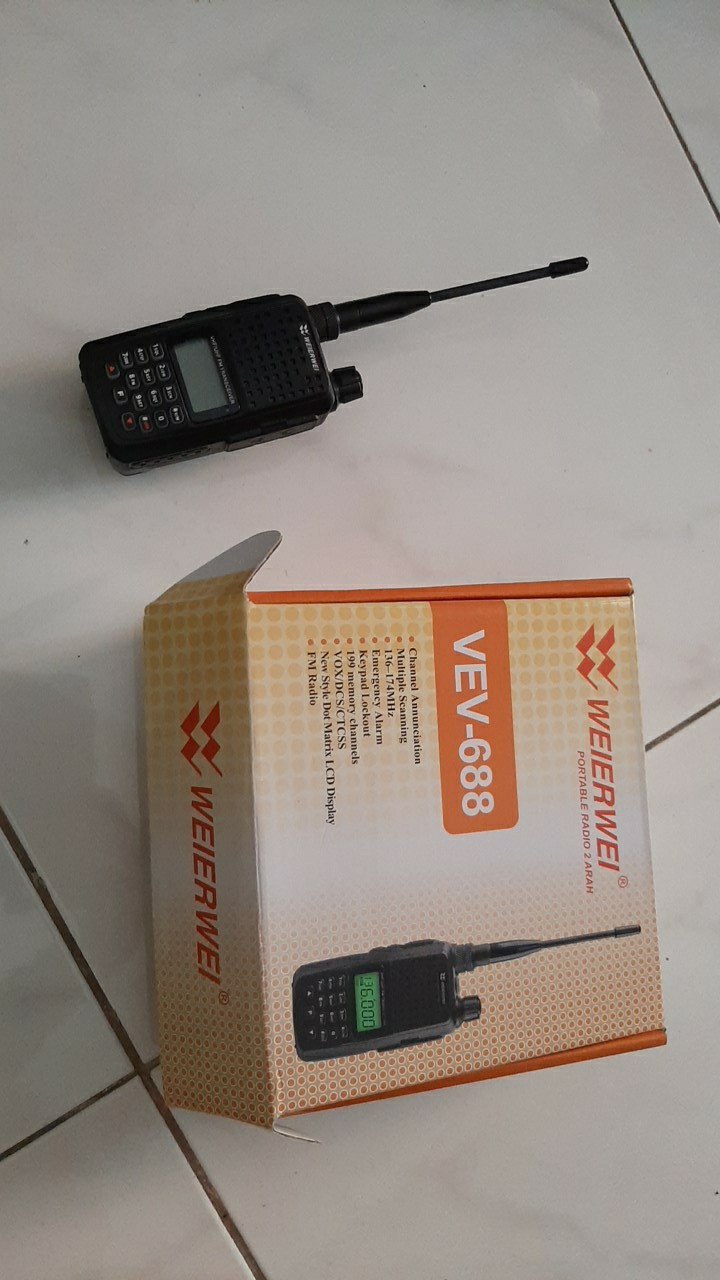 Ht Weierwei Vev-688 Vhf:136-174 Mhz 5w