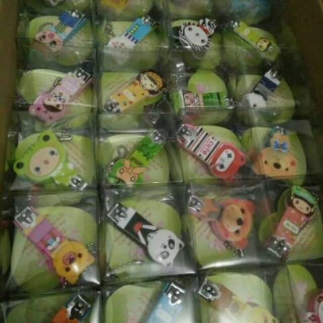 

Souvenir pernikahan gunting kuku kartun plus sablon nama