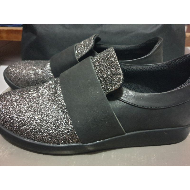 Sepatu Symbolize Slip On Glitter Black