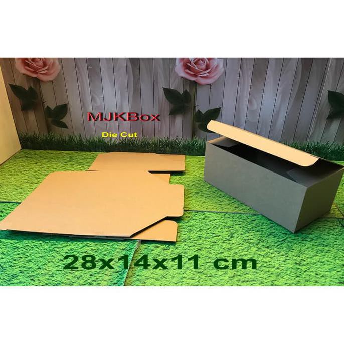 

Kardus/Karton/Box. Uk. 28X14X11 Cm...Die Cut