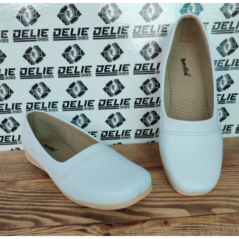 Sepatu wanita akper putih/Sepatu pantofel wanita perawat plat shoes