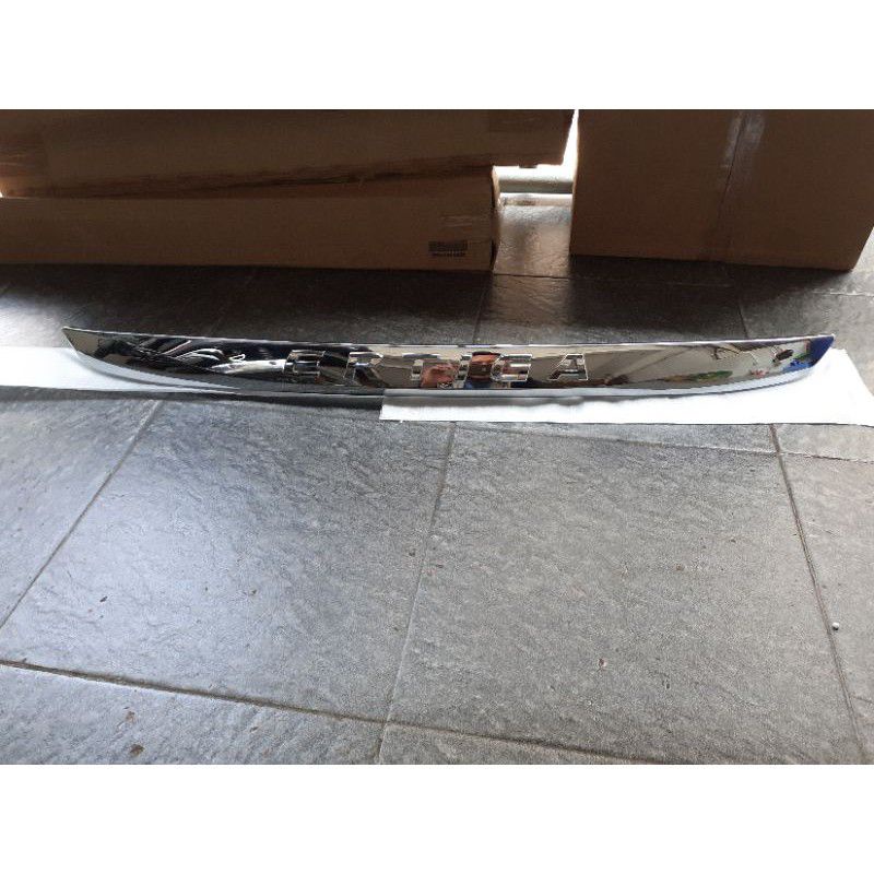 trunklid/garnish pintu bagasi Suzuki Ertiga original