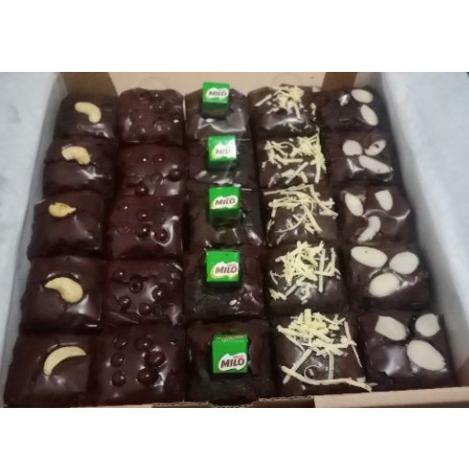 

Fudgy brownies premium / sekat / gift, ultah, hampers