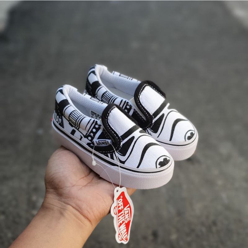 Sepatu anak motif starwars slip on hitam putih