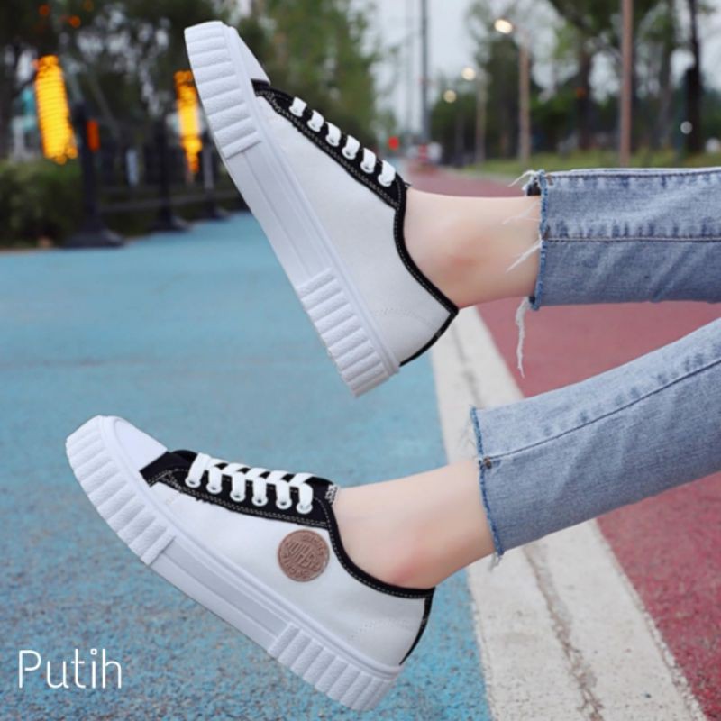 SADIRA Sepatu Sneakers Wanita RT 11