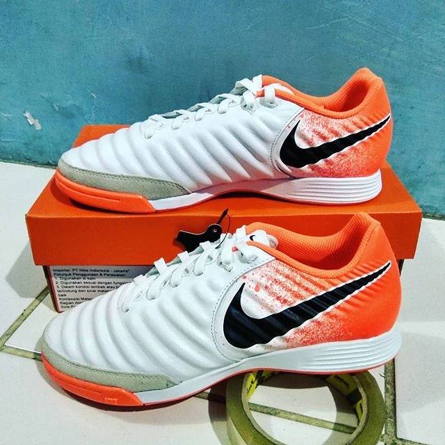 Sepatu Futsal Nike Tiempo Legend 7 Academy IC