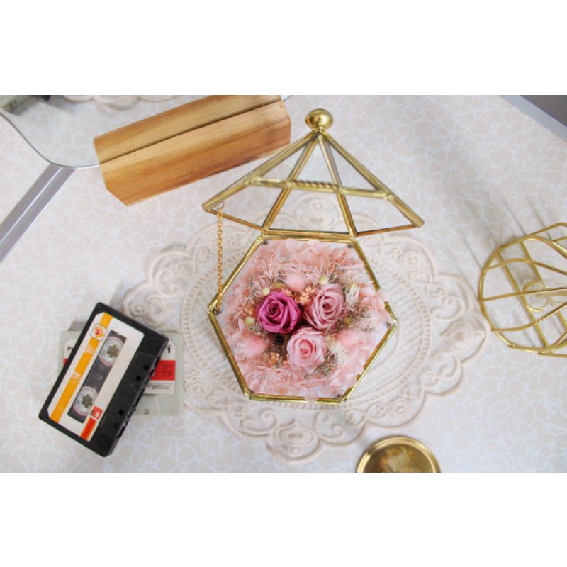 

Triple Rose Ring Bearer Tempat Cincin Hadiah Valentine Anniversary