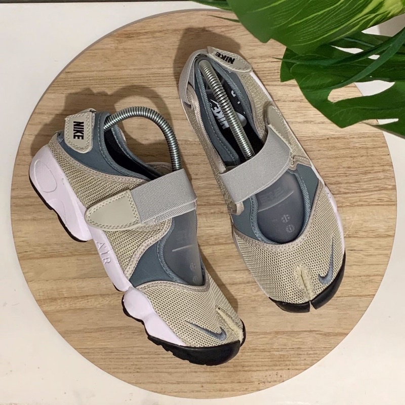 nike air rift grey cream