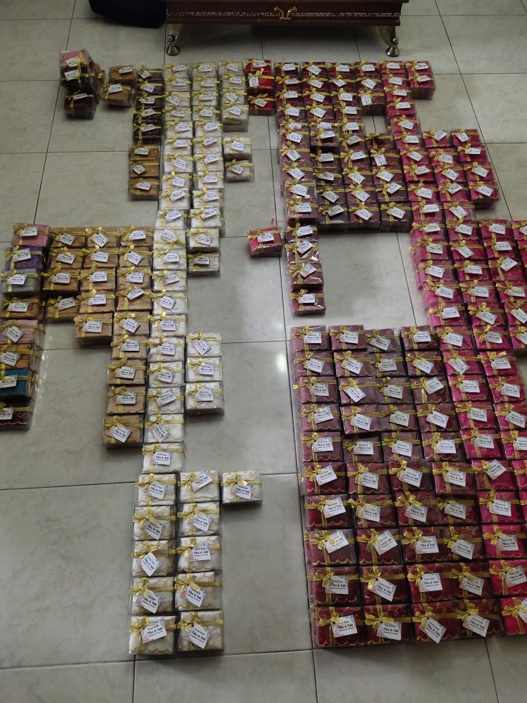 (gratis Kartu Ucapan) Souvenir Pernikahan Sarung Tissue Organdi  (minimal Order 100 Pcs)