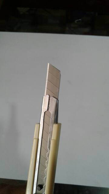 

PISAU CUTTER KECIL KENKO A 300 ALAT POTONG KARTON PISAU KATER KENKO DISKON6 GRATIS ONGKIR