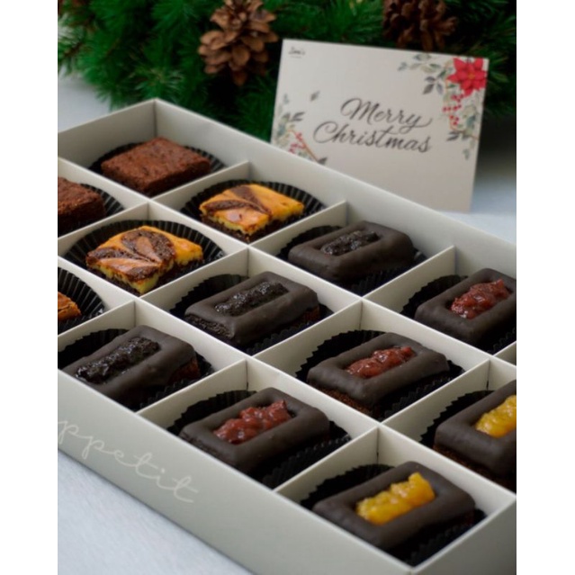 

READY BROWNIES HAMPERS NATAL MERRY CHRISTMAS KUE LUCU KADO HADIAH NATAL cookies KHUSUS GOJEK SURABAYA