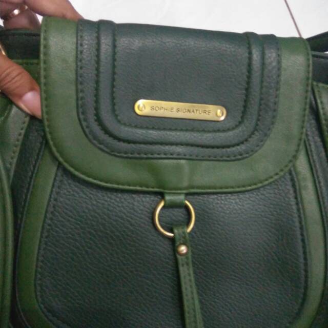 tas sophie martin warna hijau.. masih baru efek laper mata.. jual rugi ajah..