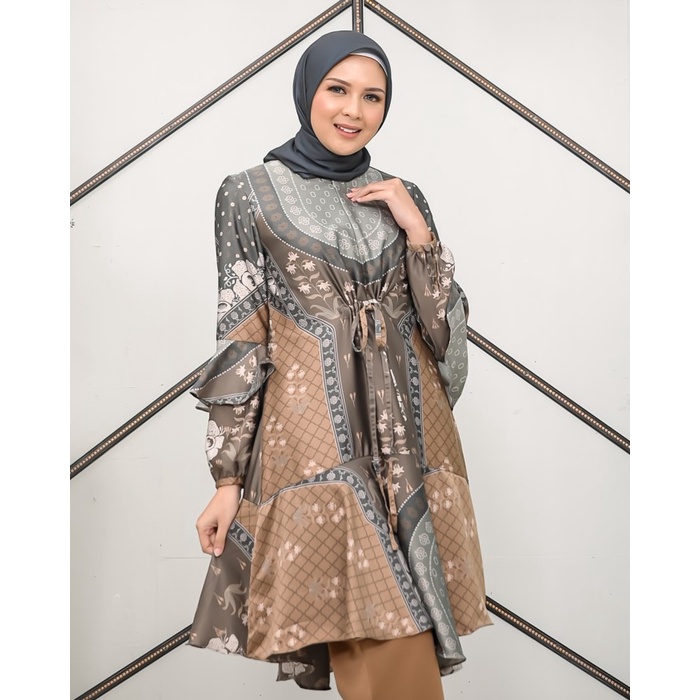 Rafflesia Tunic in Choco Truffle - Wearing Klamby