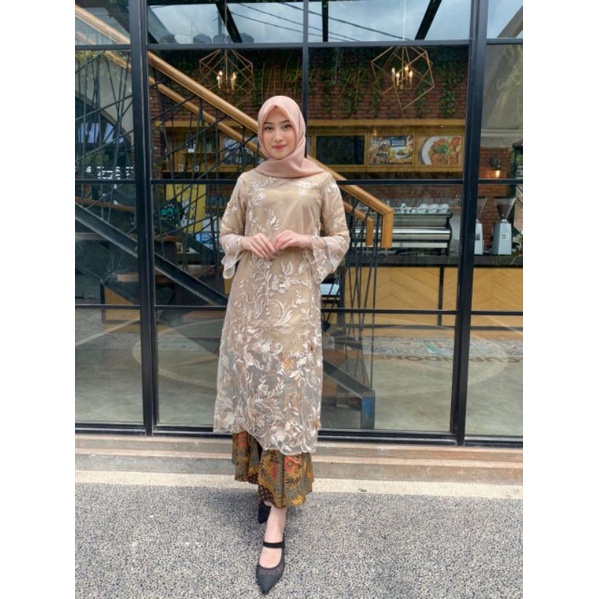 Setelan Kebaya Tunik  Rambat Panjang Modern Elisabet