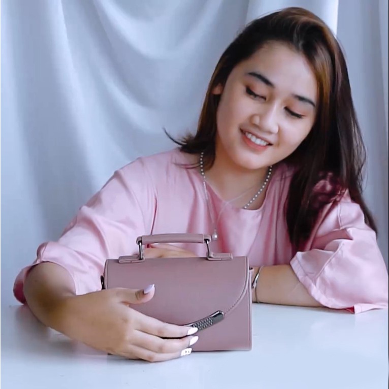 Promo Spesial Clarissa Mini Slingbag Pilihan Tas Paling Hits Saat Ini KODE (ET01)