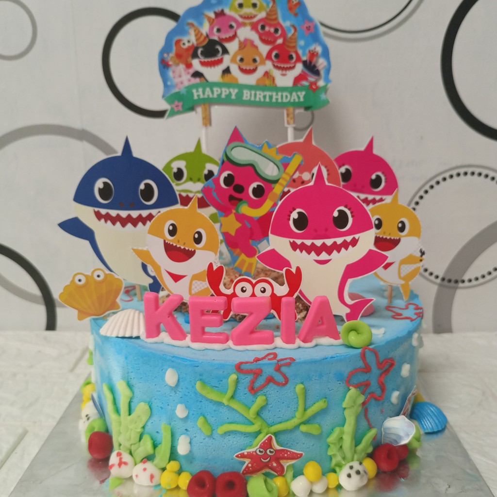 

Tart ice cream baby shark ( 16 cm ), tart unik dengan karakter lucu yg terbuat dari 100% es krim didalamnya