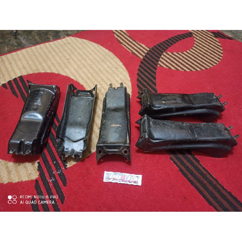 Sambungan Spakbor kolong spakbor tengah spakbor belakang Gl-100 Gl-125 original copotan