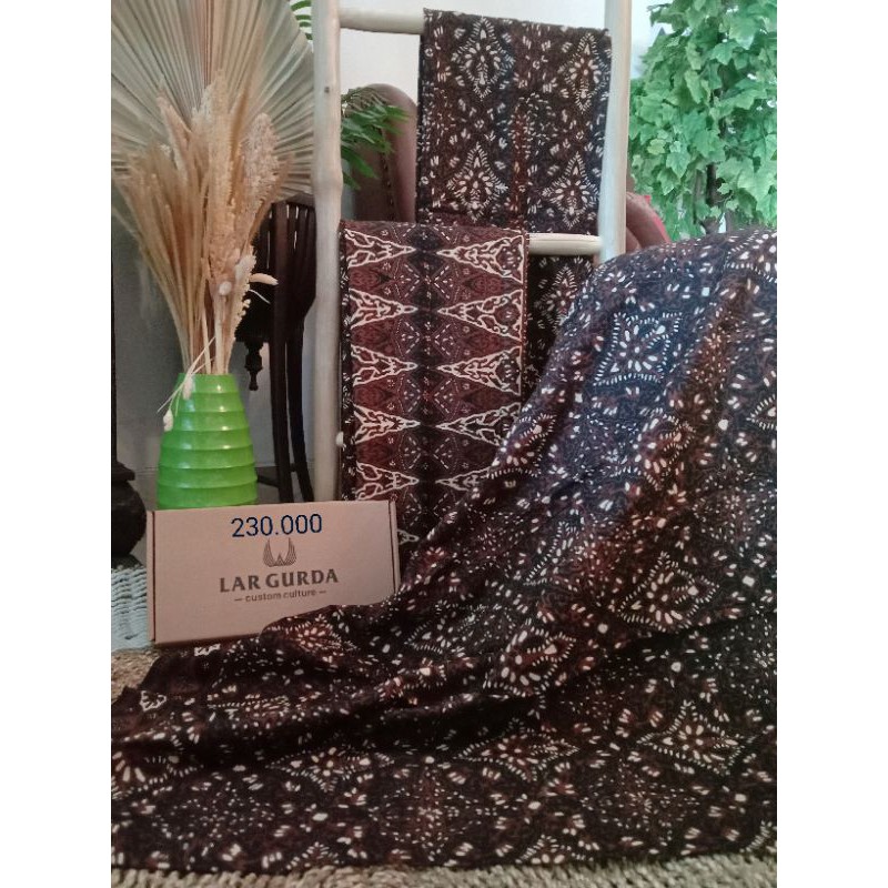 Sarung batik tradisional LAR GURDA