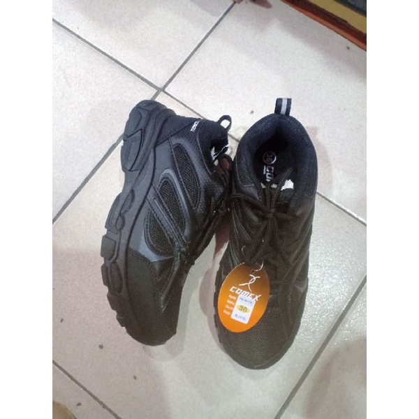 sepatu sekolah hitam polos tali merek comex bahan ringan size 34-36