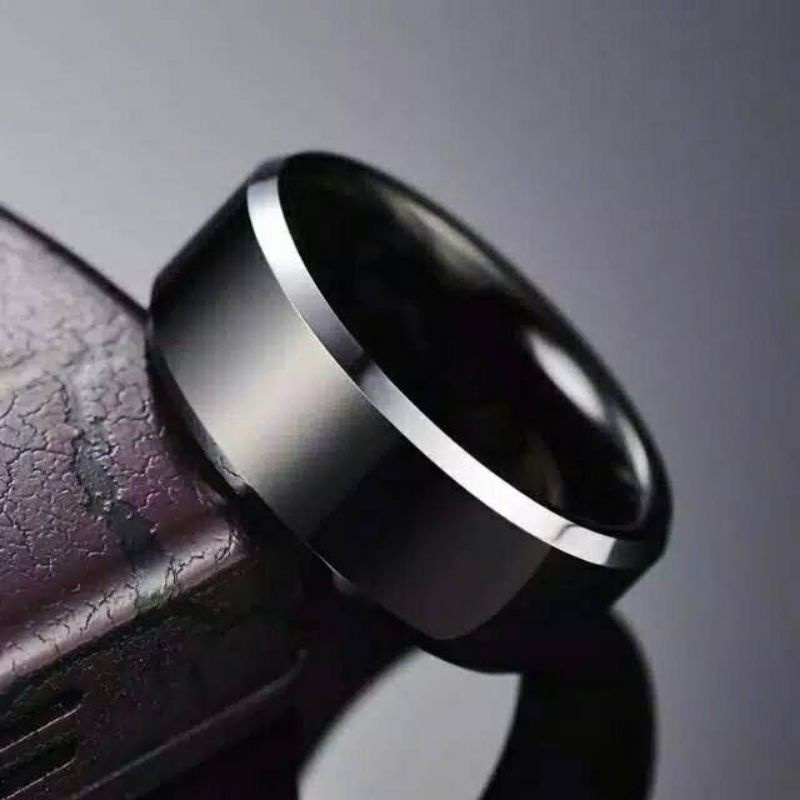 Cincin Titanium Hitam Black Anti Karat Luntur Ria dan Wanita