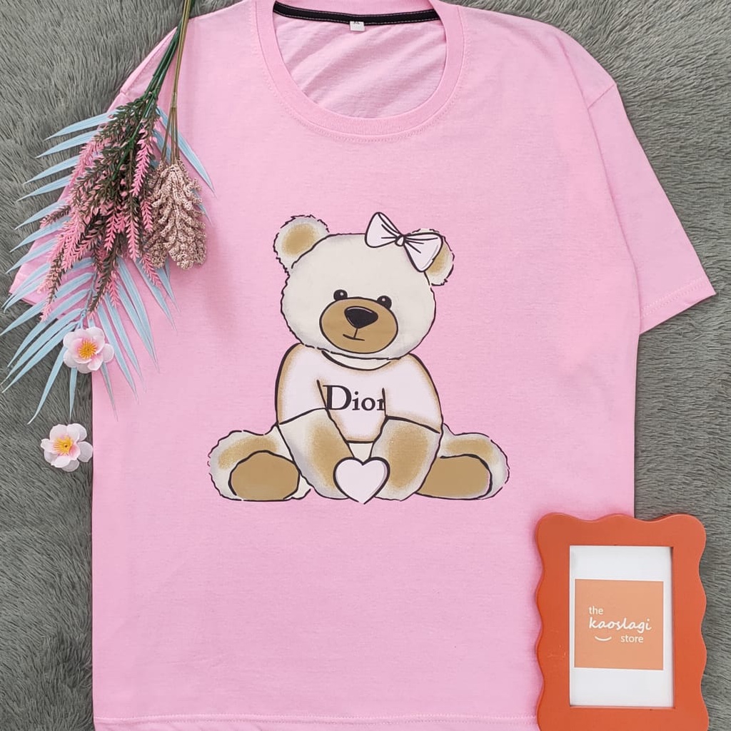 KAOSLAGI Kaos Karakter Wanita Kaos Bear Kaos Bear Dior Wanita Kaos Lucu Wanita Kaos Bear Dior Dewasa