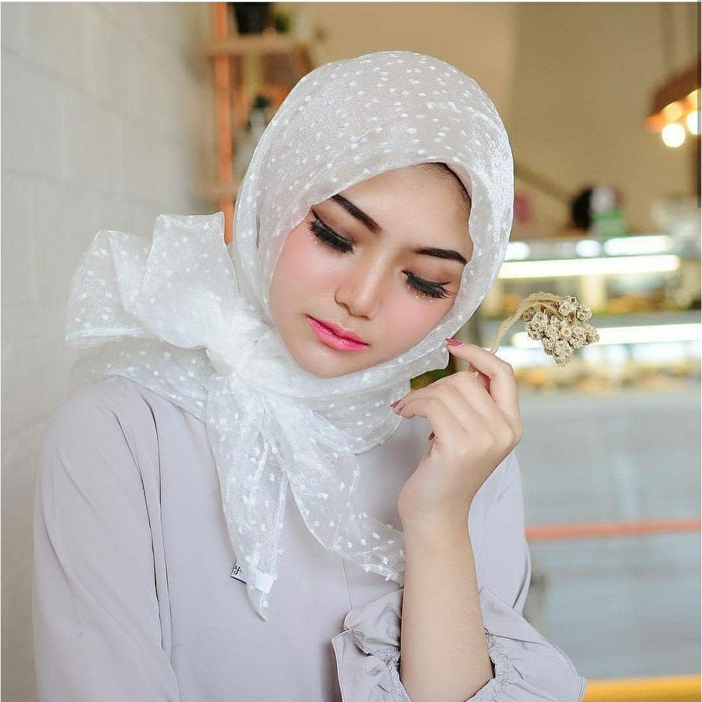 Warna 2 Jilbab Square Organza Ruby Dot