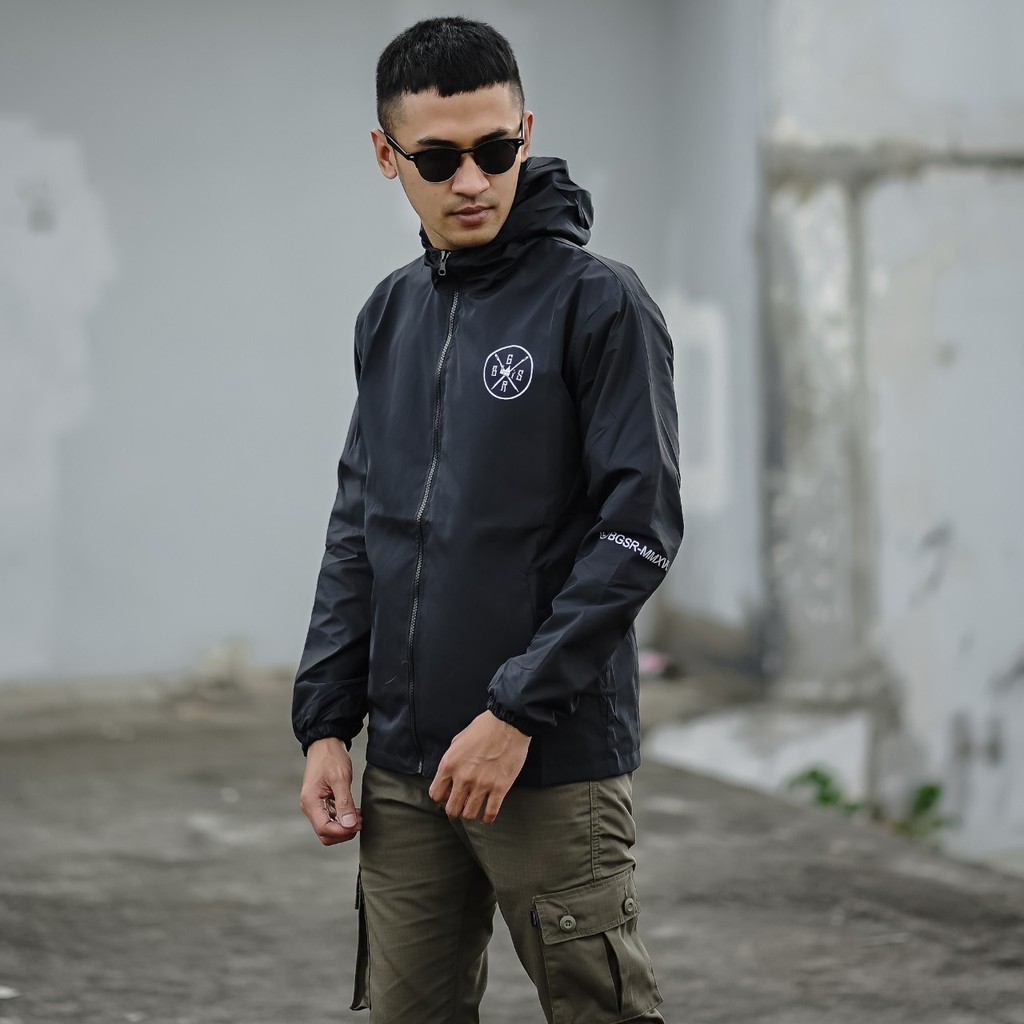 Jaket Parasut Pria Polos Bahan Despo Hitam , Merah , Navy Bgsr