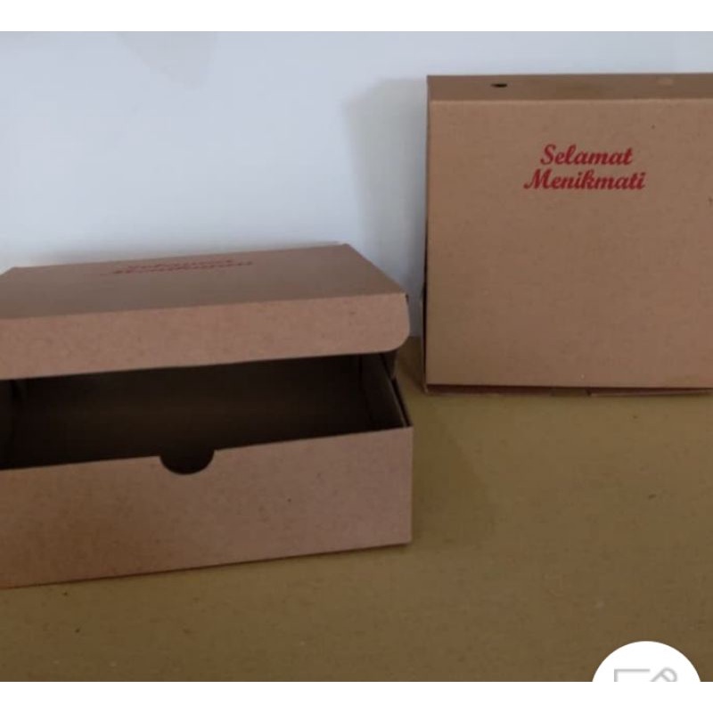 

Brown Box 18X18X7 Die Cut Kotak Kemasan Makanan Kado