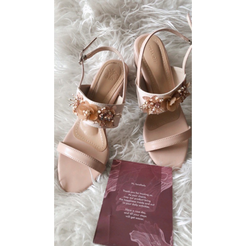 local.id local id leva shoes > salem > size 40-41 with card & box