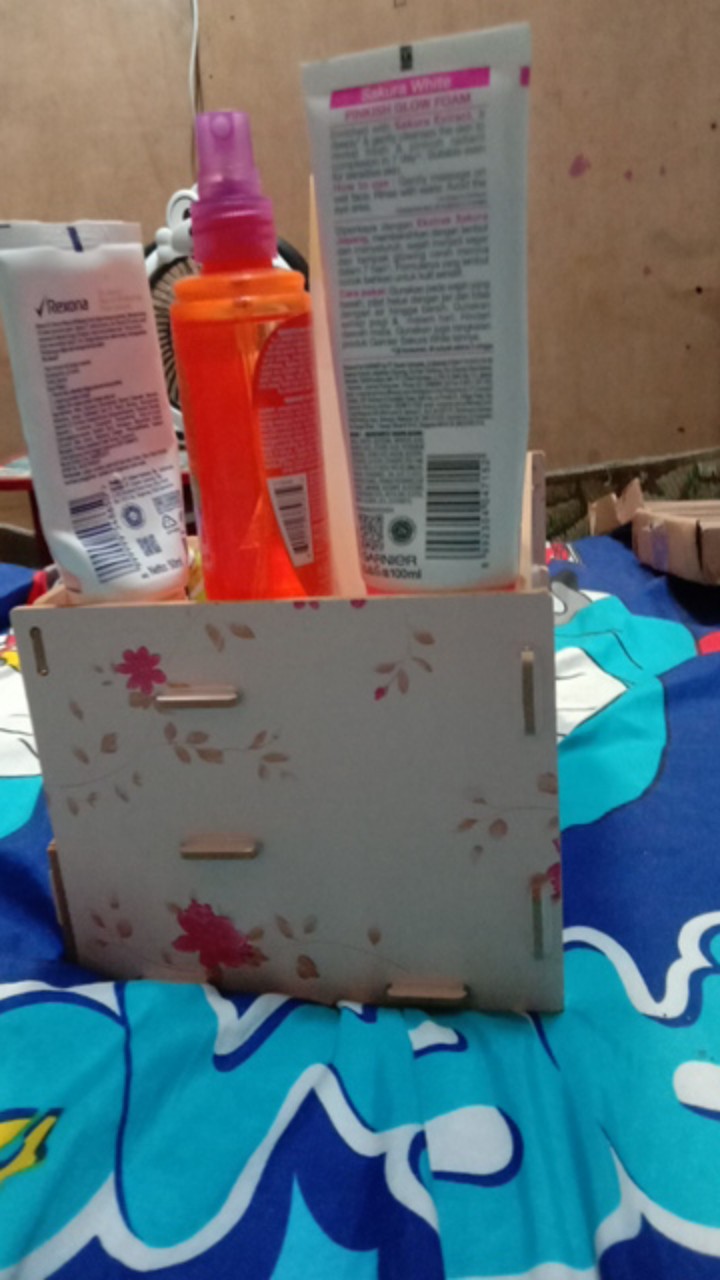 Rak Kosmetik Make Up Organizer Kotak / Wadah Tempat Meja Rias Makeup Serbaguna Multifungsi