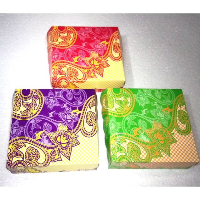 

Dus 22x22 R10B 100 LEMBAR grosir kotak nasi batik hijau merah biru ungu