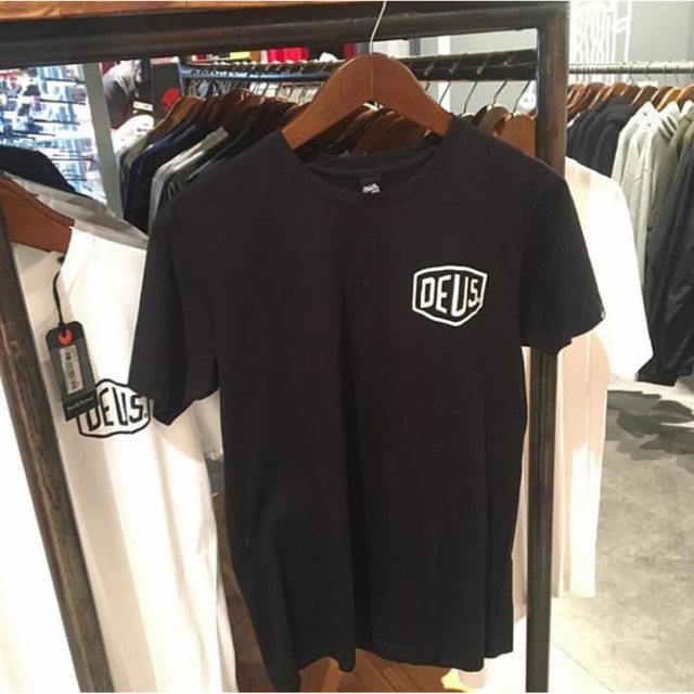 BAJU KAOS DEUS EX MACHINA