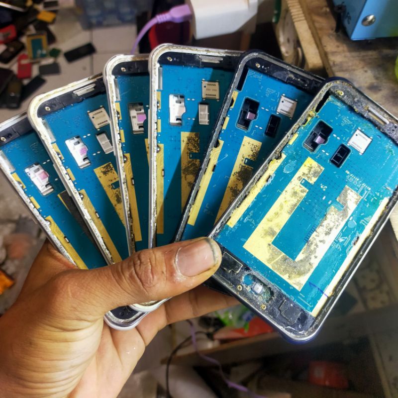 MESIN SAMSUNG J1 ACE. (SM-J111F/DS) FISIK SESUAI FOTO. MESIN 100% NORMAL. POLA/KATA SANDI anggap bon