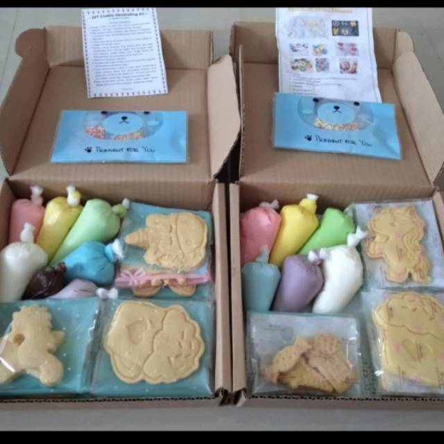 

Decorating cookies, kids activity, menghias kue