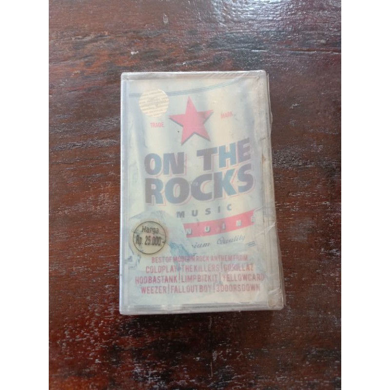 Kaset Pita Kompilasi on the rocks (coldplay, gorillaz, fall out boy, blink182, new found glory, dll)