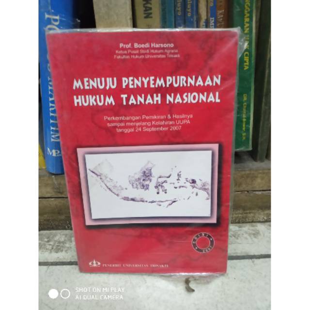 Buku menuju penyempurnaan hukum tanah nasional