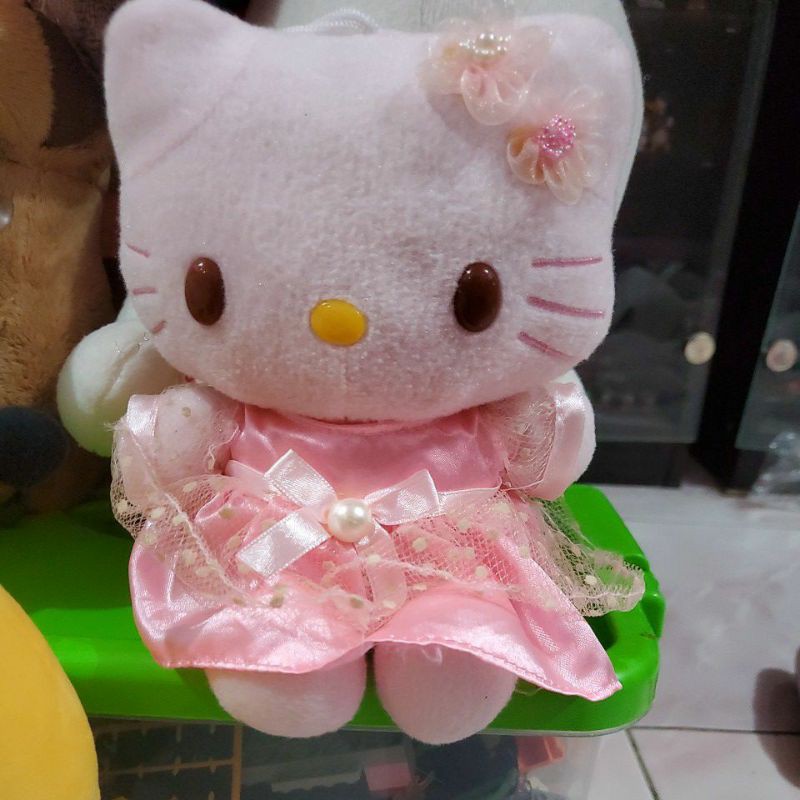 boneka hello kitty kostum pengantin pink