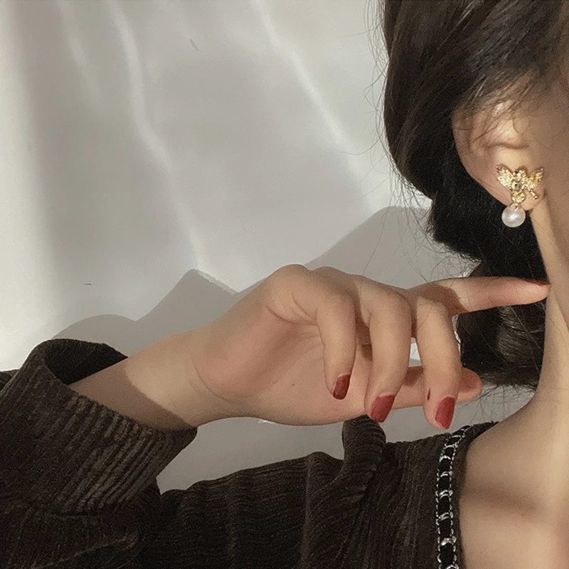 Anting Stud Desain Malaikat Cupid Aksen Mutiara Warna Emas Gaya Retro Elegan Untuk Pesta Pernikahan