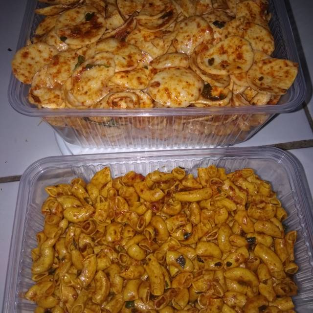 

Seblak kering krupuk dan makroni