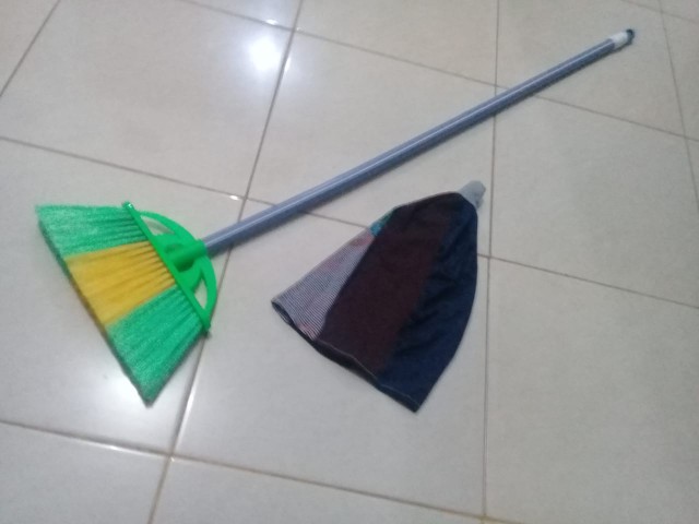 Sarung Sapu Dari Kain Perca